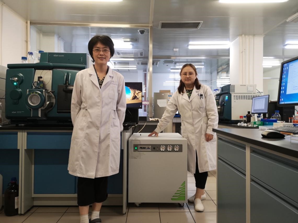 Lab staff with a PEAK nitrogen gas generator