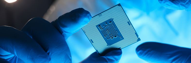 Semiconductor chip which uses helium gas in it's production
