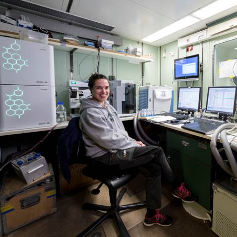 Adela Dumitrascu in the lab in the North Pole