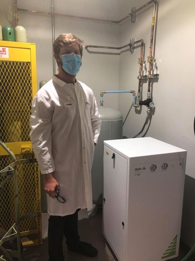 Joseph Kolb with the PEAK Scientific Infinity XE 5010 n2 generator at Mérieux NutriSciences